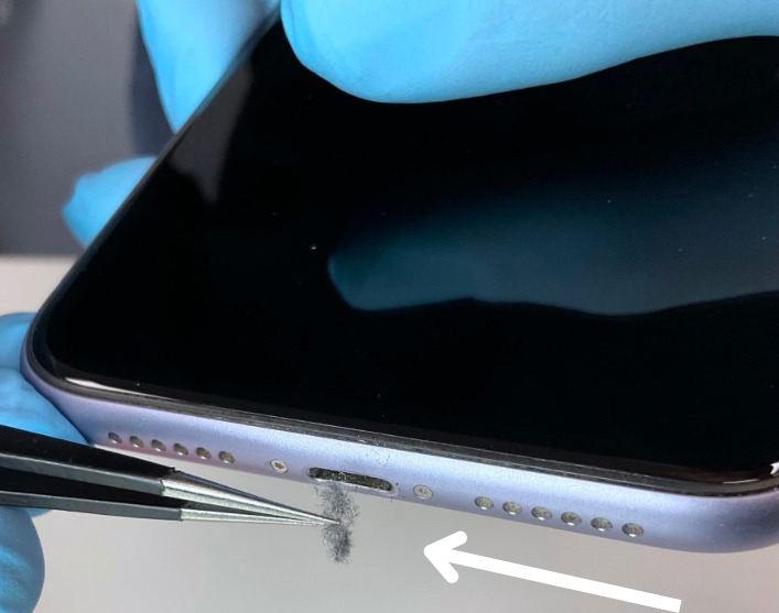 Mon iphone ne charge plus : Votre connecteur peut être encrassé