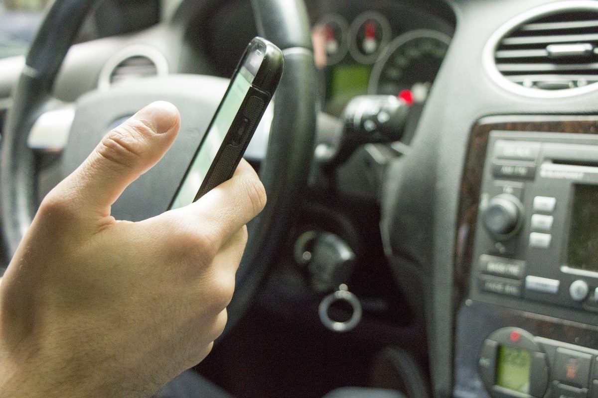 Téléphone au volant : risques et sanctions