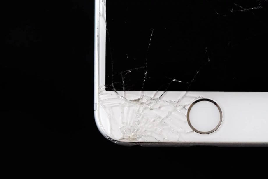 écran du mobile est brisé, mais reste allumé