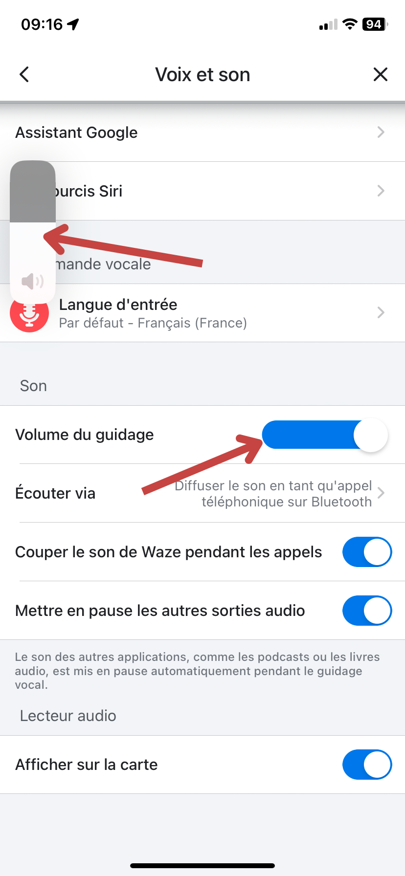 Ouvrez l’application Waze et consultez « Paramètres », puis modulez le « Volume de l’application » à l’aide de votre curseur. - Vérifiez si le téléphone n’est en mode silencieux. Cliquez ensuite sur « Paramètres », puis sur Sons et haptiques » pour augmenter le volume à son niveau le plus élevé.