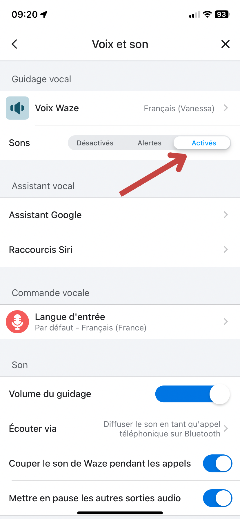 Vérifiez si la navigation vocale de Waze est bien activée Pour effectuer cette vérification, lancez Waze et cliquez sur l’icône « Rechercher » afin de dérouler le menu. Ensuite, appuyez sur « Paramètres Voix & Son » afin d’activer le son en dessous de l’instruction vocale.