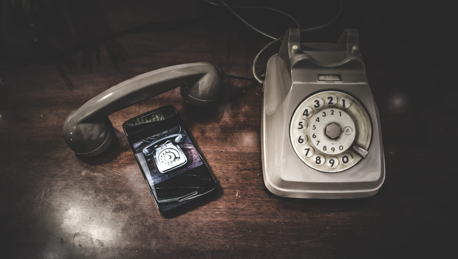 un téléphone pour personnes âgées