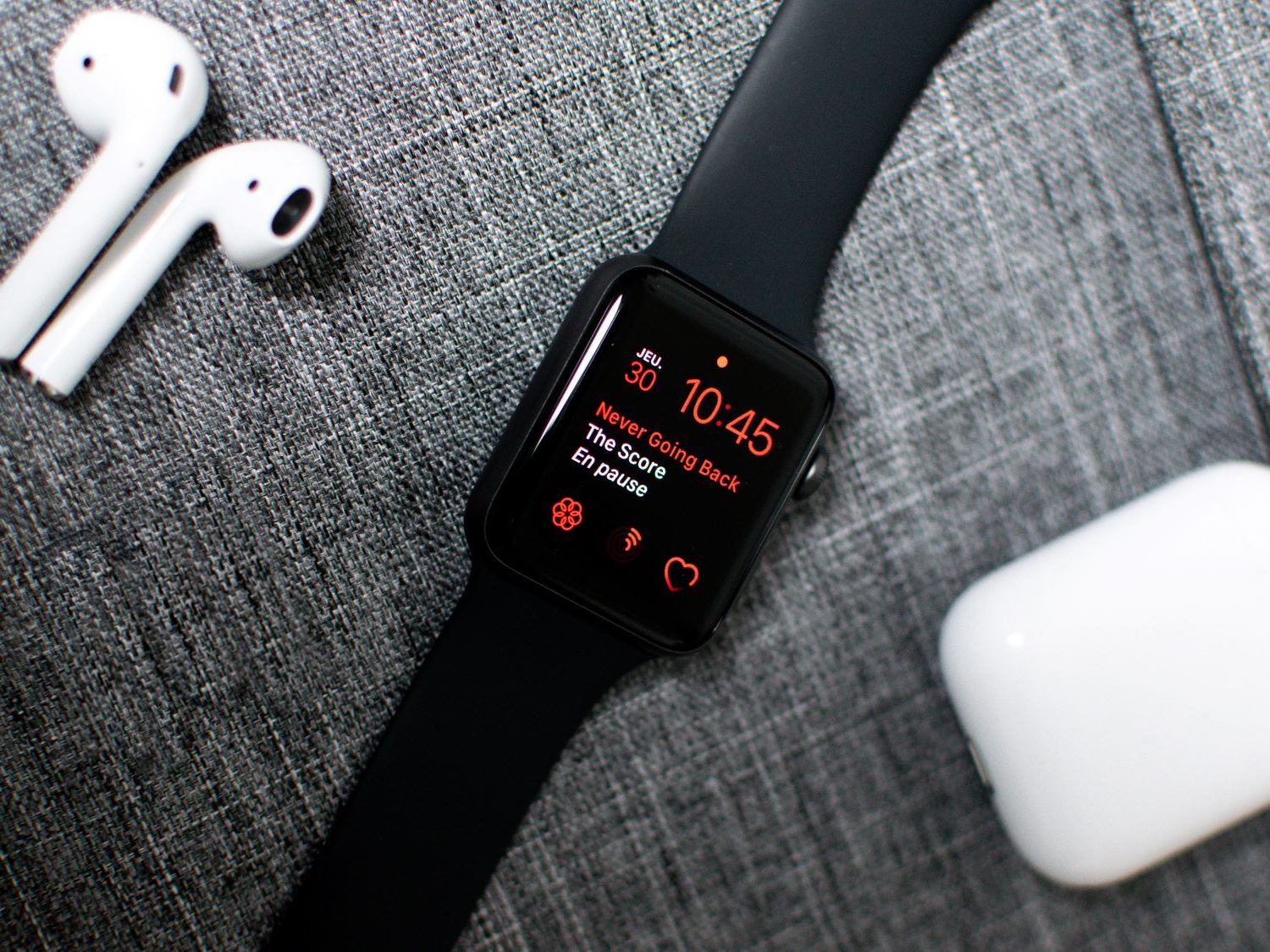 Activer le service Localiser sur Apple Watch et AirPods