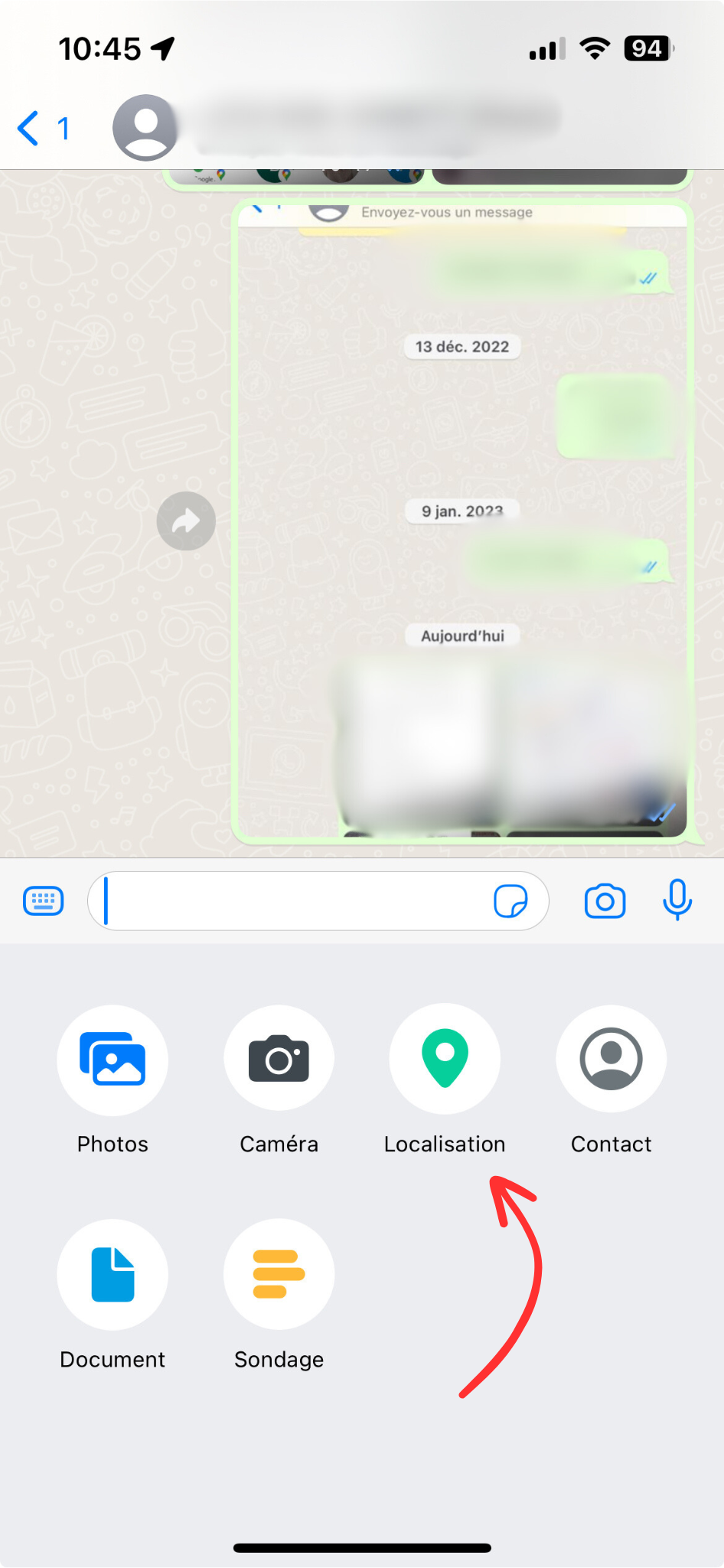 localisation-conversation-whatsapp Sélectionnez « Localisation » puis « Partager la localisation en direct ».