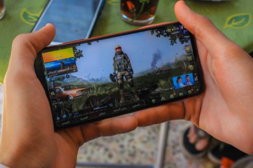 jouer à des jeux sur smartphone